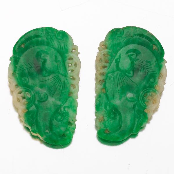 PAIR OF CARVED FINE APPLE GREEN
