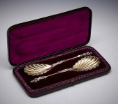 PAIR OF CASED APOSTLE SPOONSPa