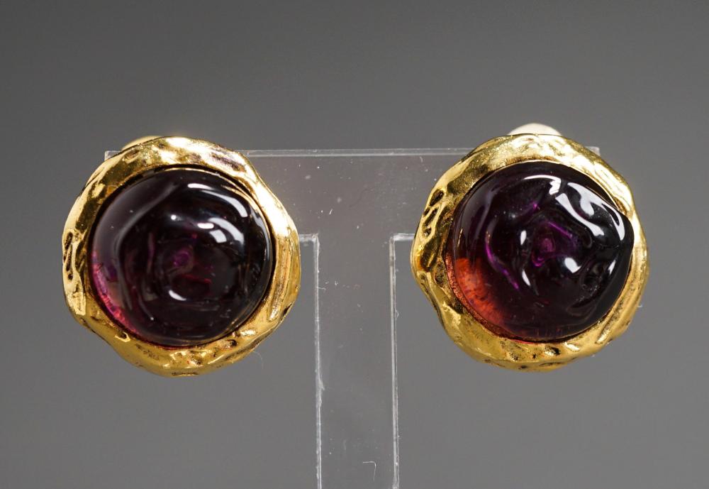 PAIR OF CHANEL GRIPOIX EAR CLIPS D: