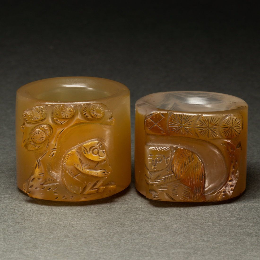 PAIR OF CHINESE AGATE 'MONKEY AND