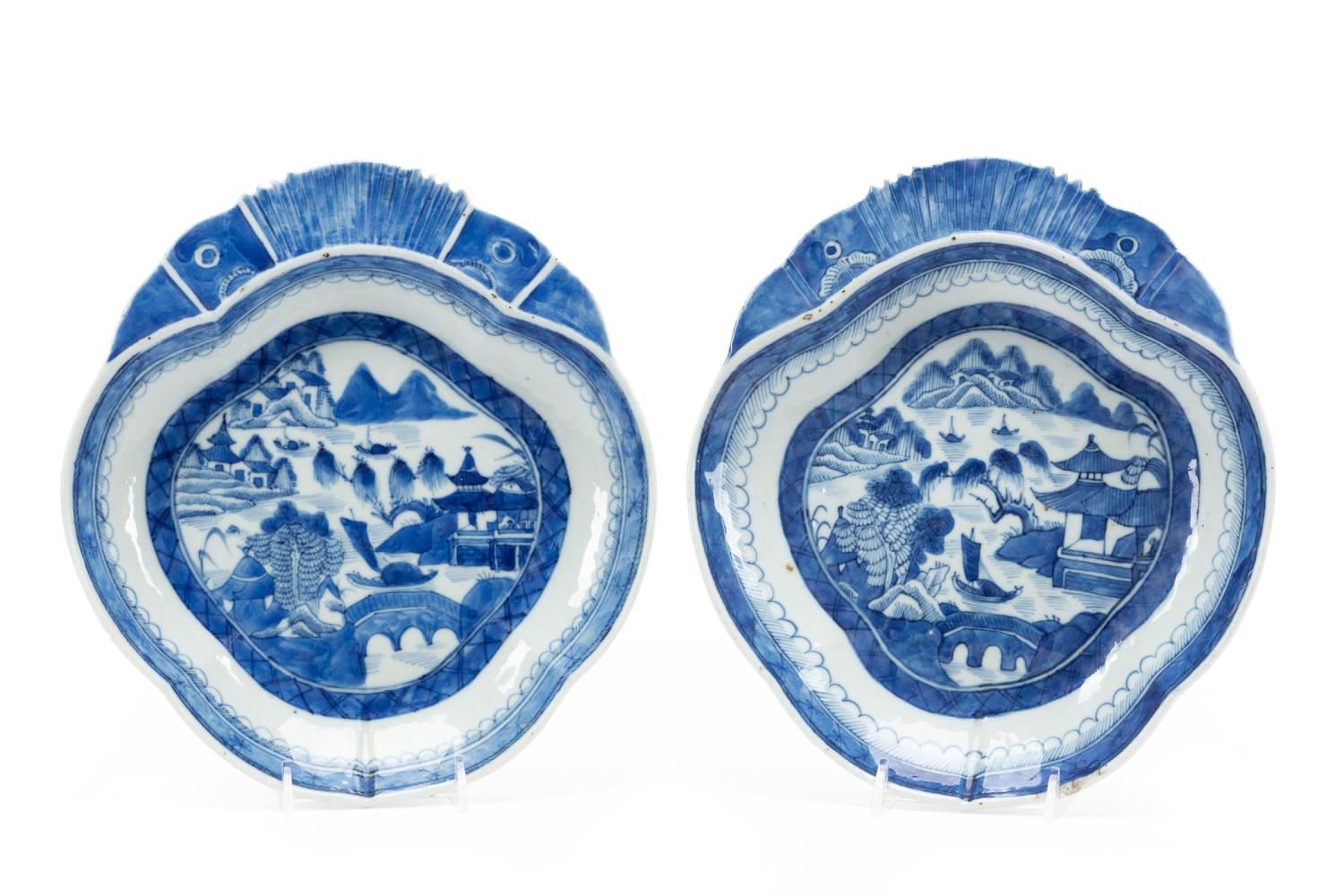 PAIR OF CHINESE BLUE & WHITE CANTON