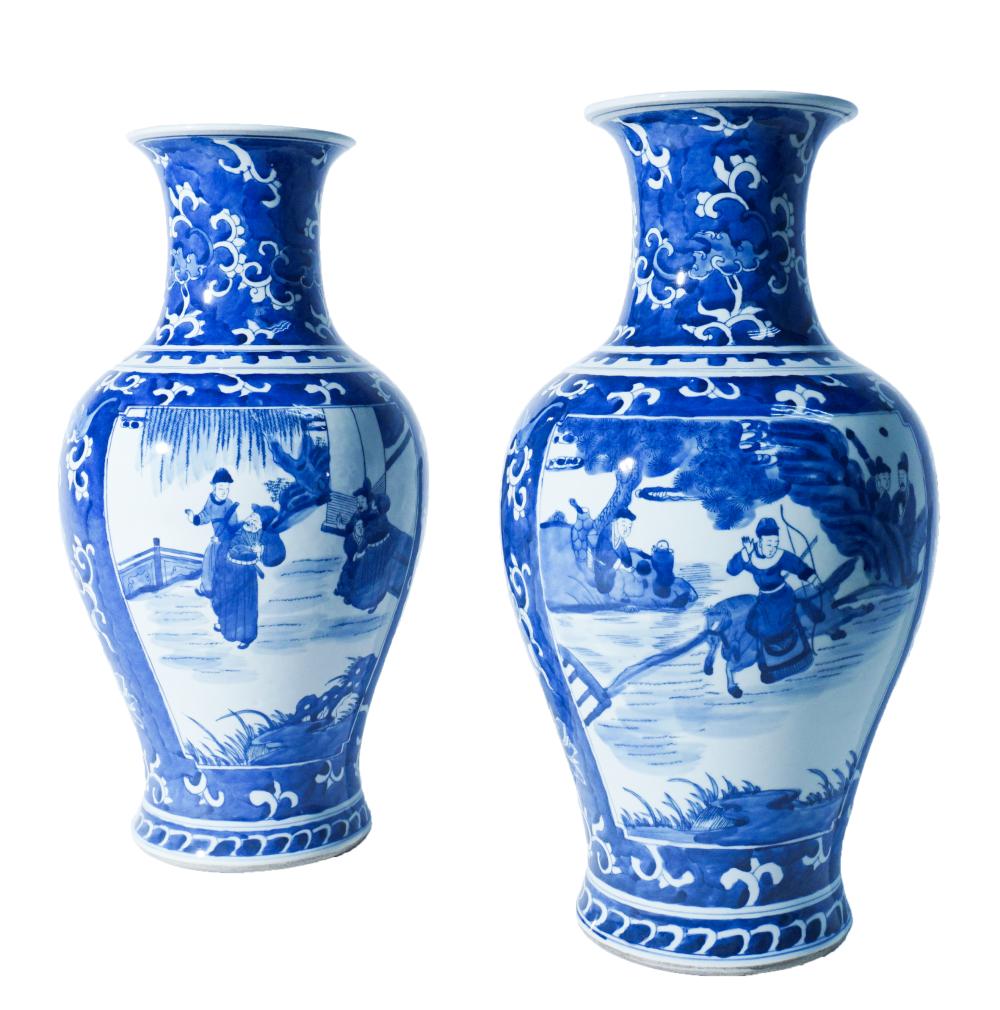 PAIR OF CHINESE BLUE AND WHITE