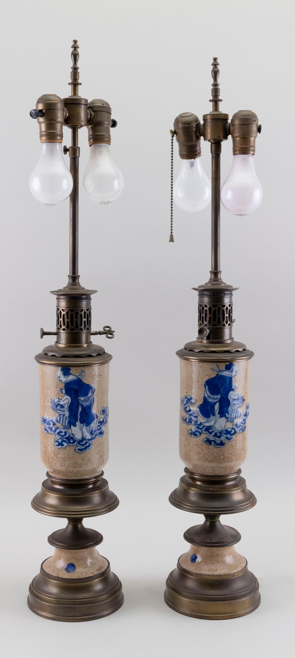PAIR OF CHINESE BLUE AND WHITE ON
