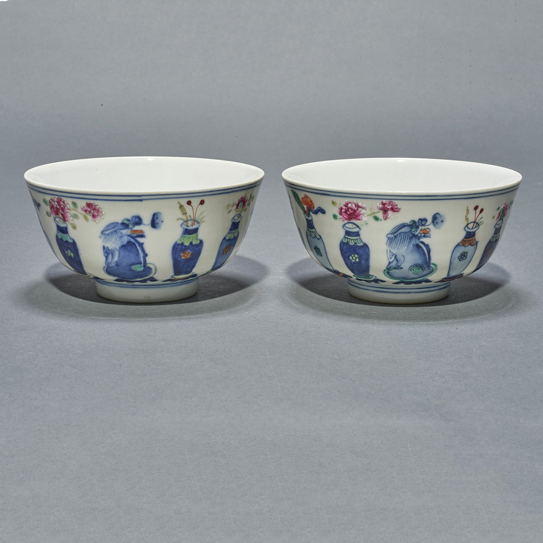 PAIR OF CHINESE DOUCAI BOWLS Pair