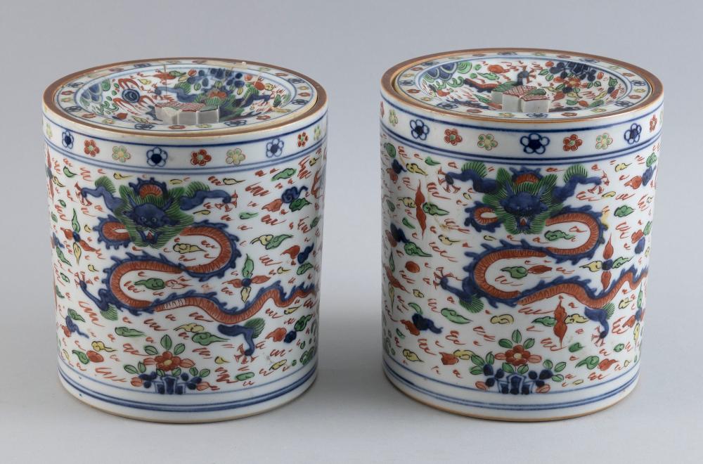 PAIR OF CHINESE DOUCAI PORCELAIN