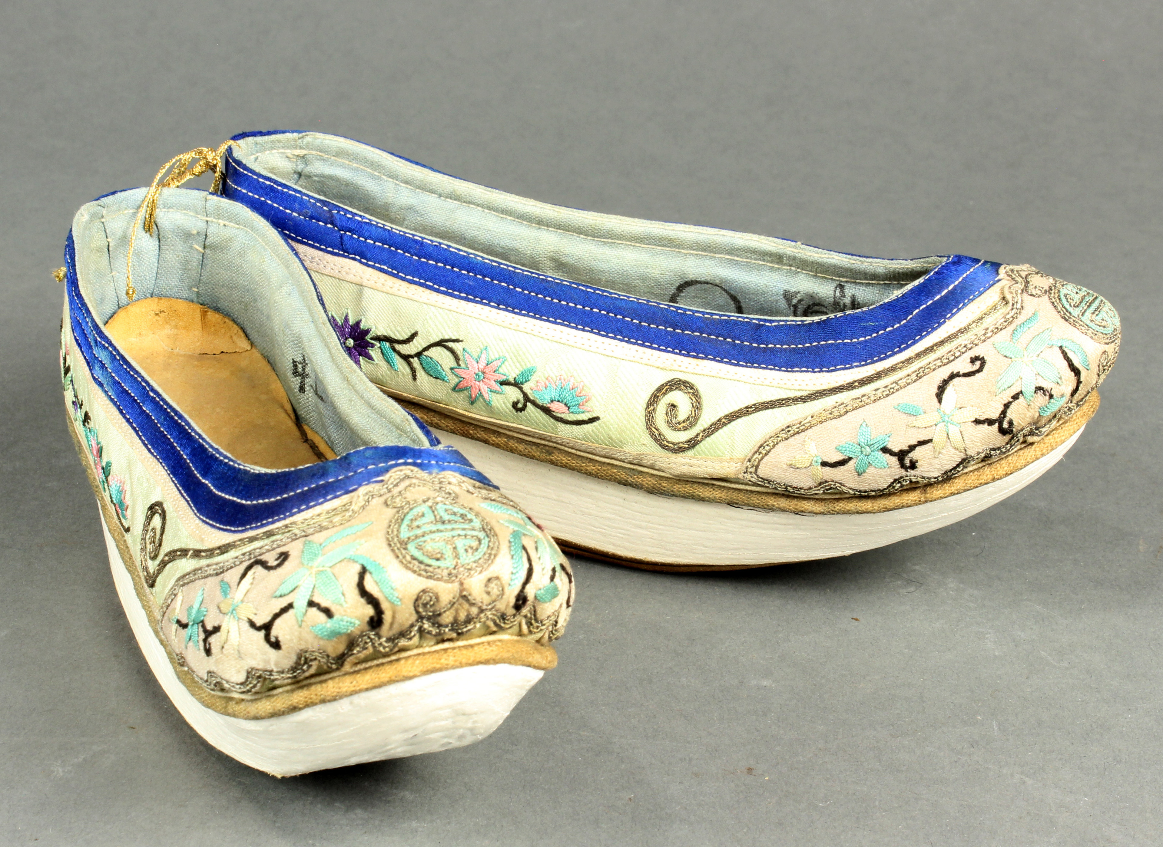 PAIR OF CHINESE EMBROIDERED