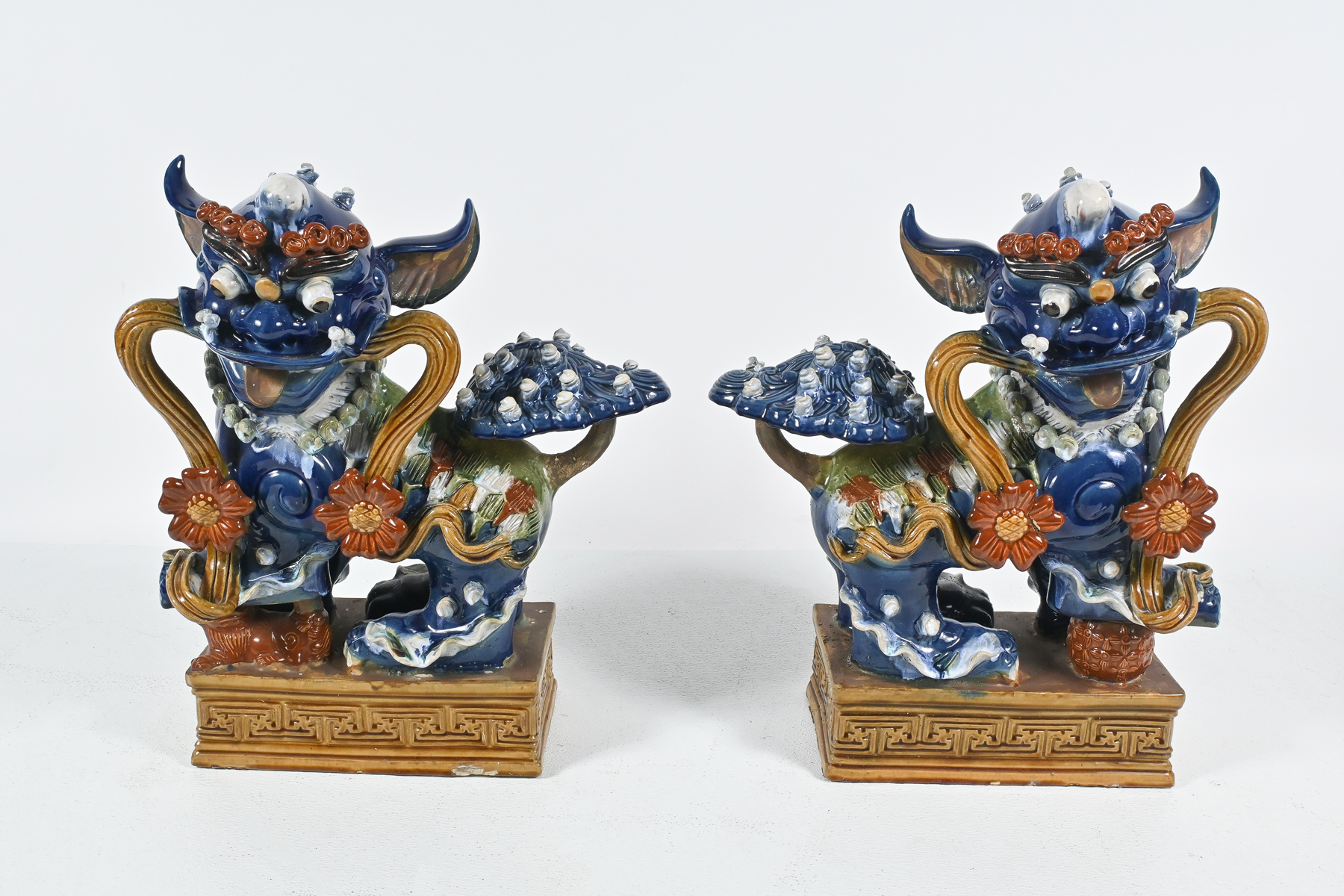 PAIR OF CHINESE ENAMELED CERAMIC