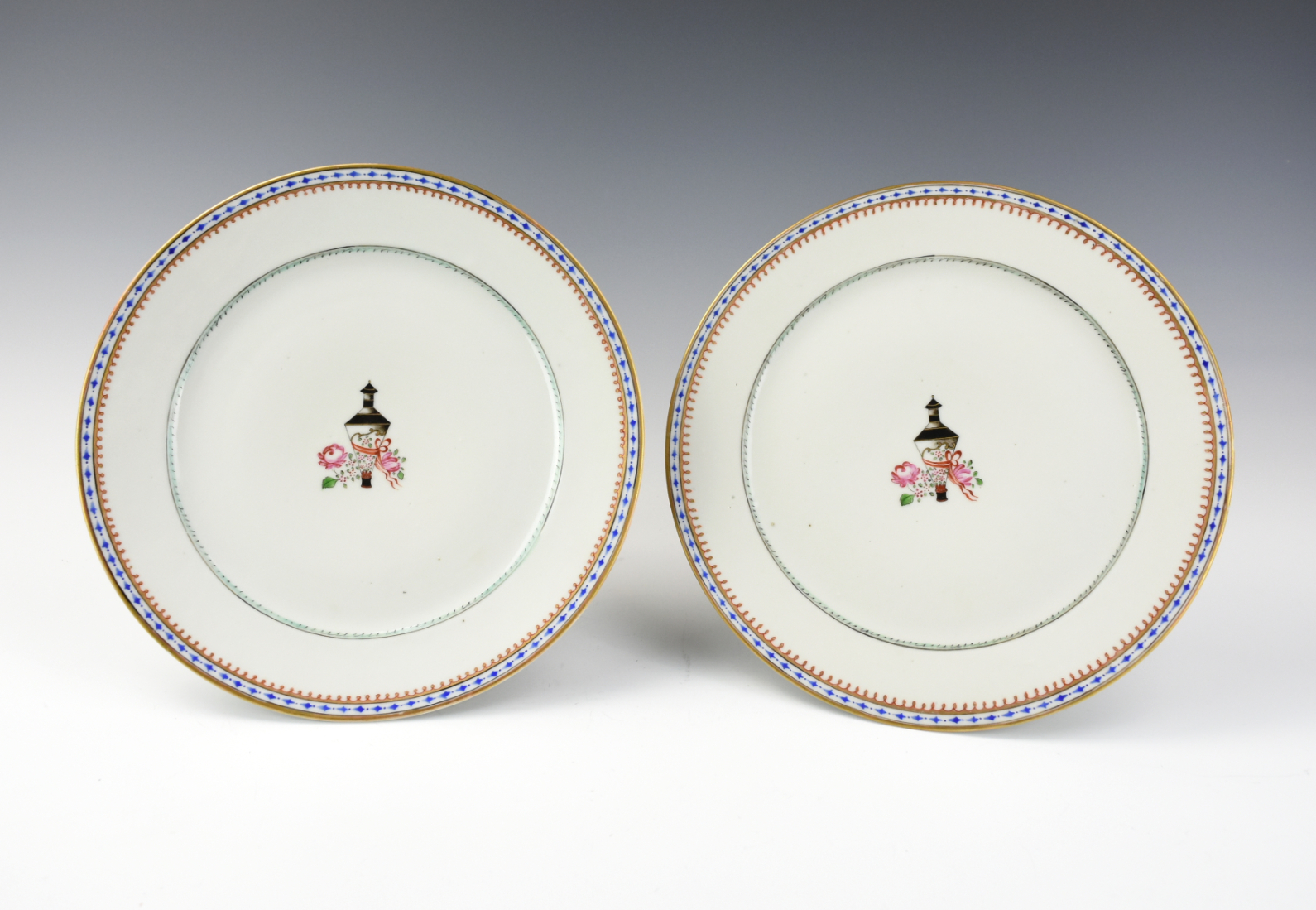 PAIR OF CHINESE EXPORT AMORIAL