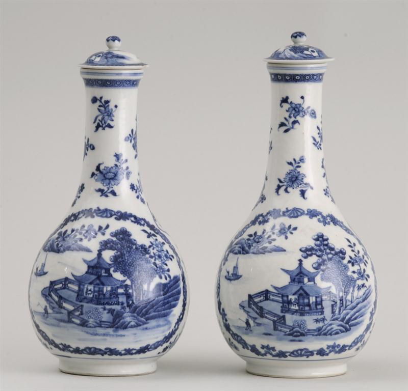 PAIR OF CHINESE EXPORT BLUE AND