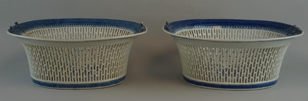 PAIR OF CHINESE EXPORT BLUE