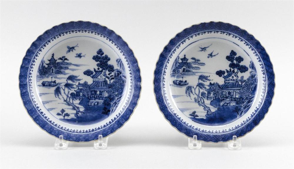 PAIR OF CHINESE EXPORT BLUE AND