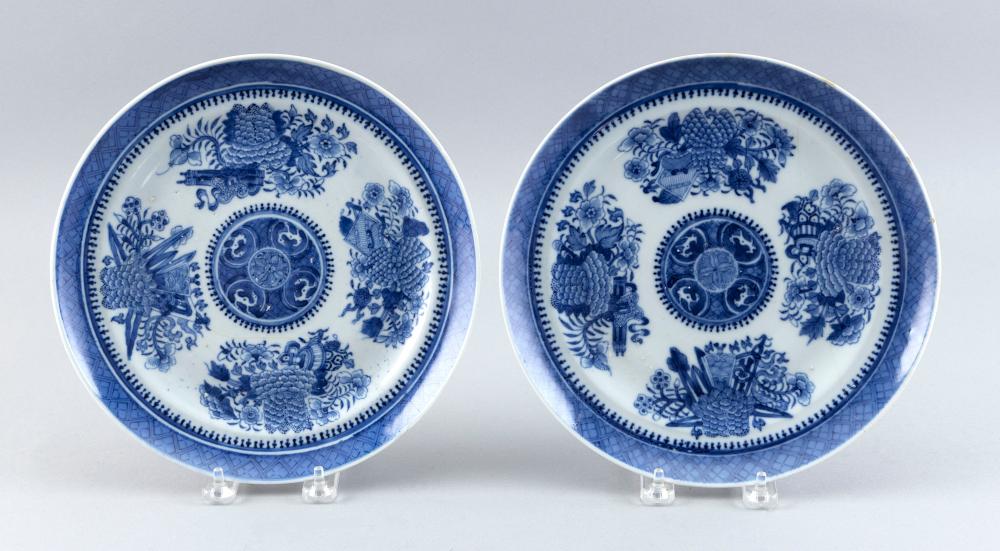 PAIR OF CHINESE EXPORT BLUE AND