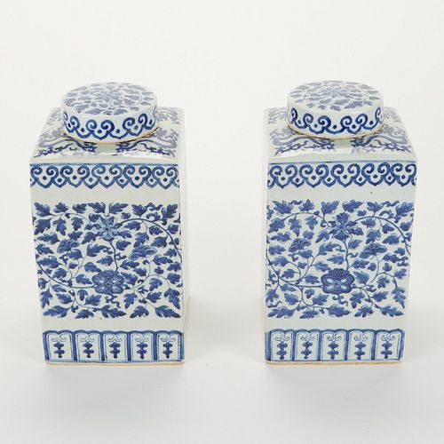 PAIR OF CHINESE EXPORT BLUE & WHITE