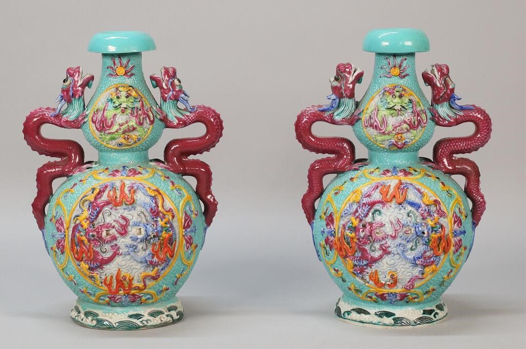 PAIR OF CHINESE EXPORT FAMILLE ROSE