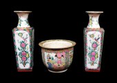 PAIR OF CHINESE EXPORT FAMILLE