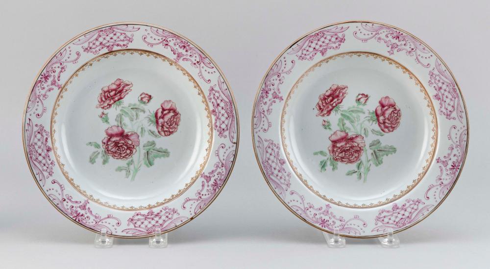 PAIR OF CHINESE EXPORT FAMILLE ROSE
