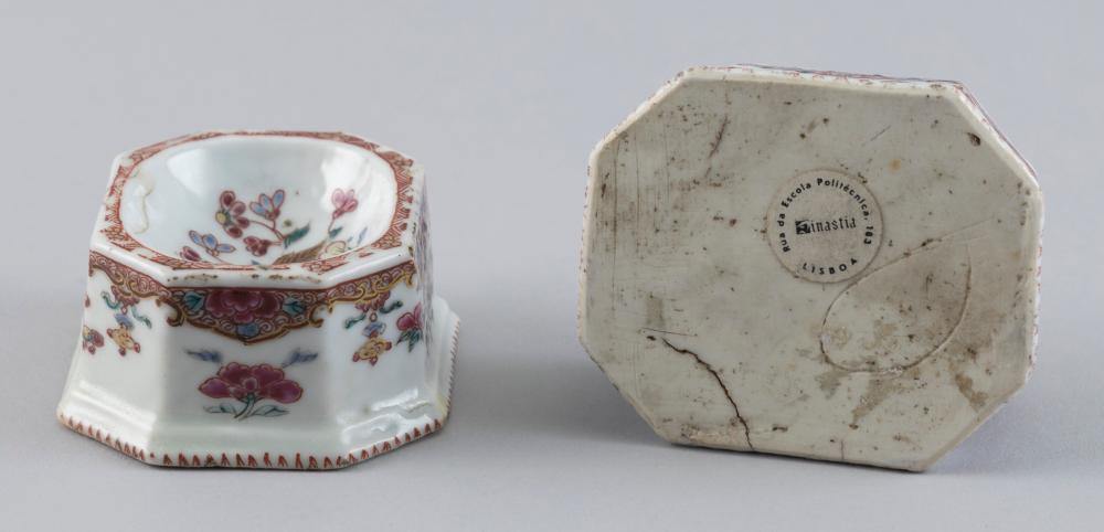 PAIR OF CHINESE EXPORT FAMILLE ROSE