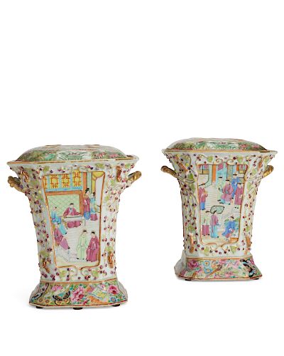 PAIR OF CHINESE EXPORT FAMILLE ROSE