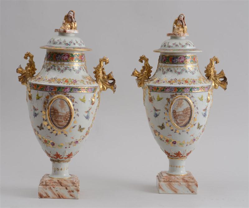 PAIR OF CHINESE EXPORT PORCELAIN