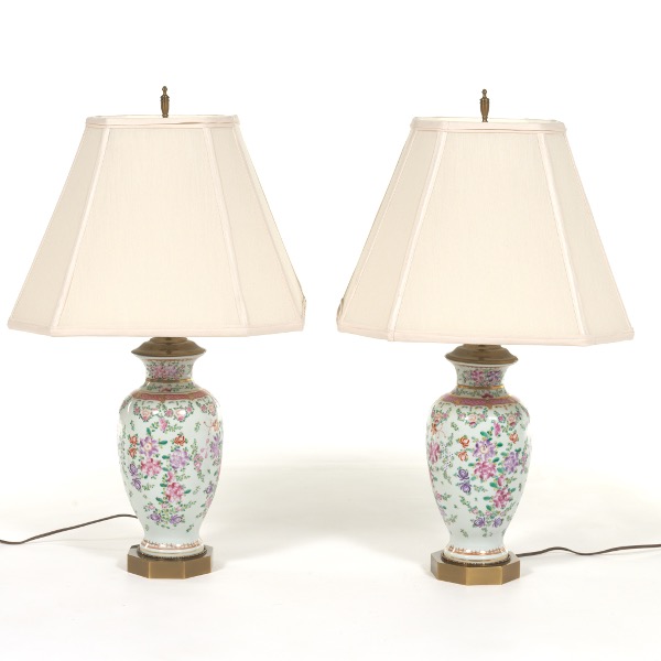 PAIR OF CHINESE EXPORT PORCELAIN