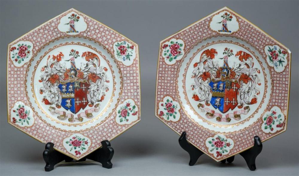 PAIR OF CHINESE EXPORT PORCELAIN