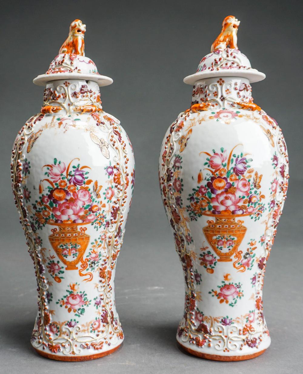 PAIR OF CHINESE EXPORT PORCELAIN