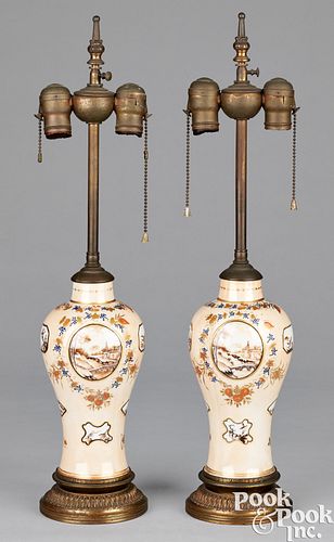 PAIR OF CHINESE EXPORT PORCELAIN