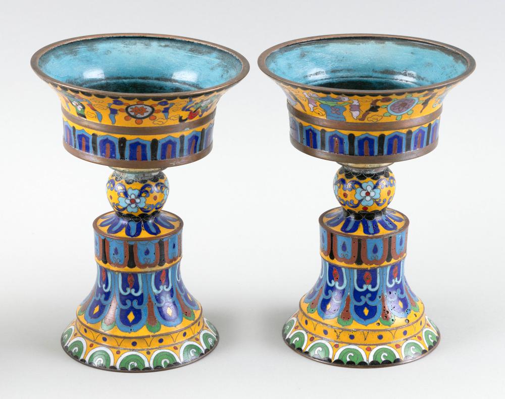 PAIR OF CHINESE FAMILLE JAUNE