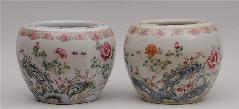 PAIR OF CHINESE FAMILLE ROSE