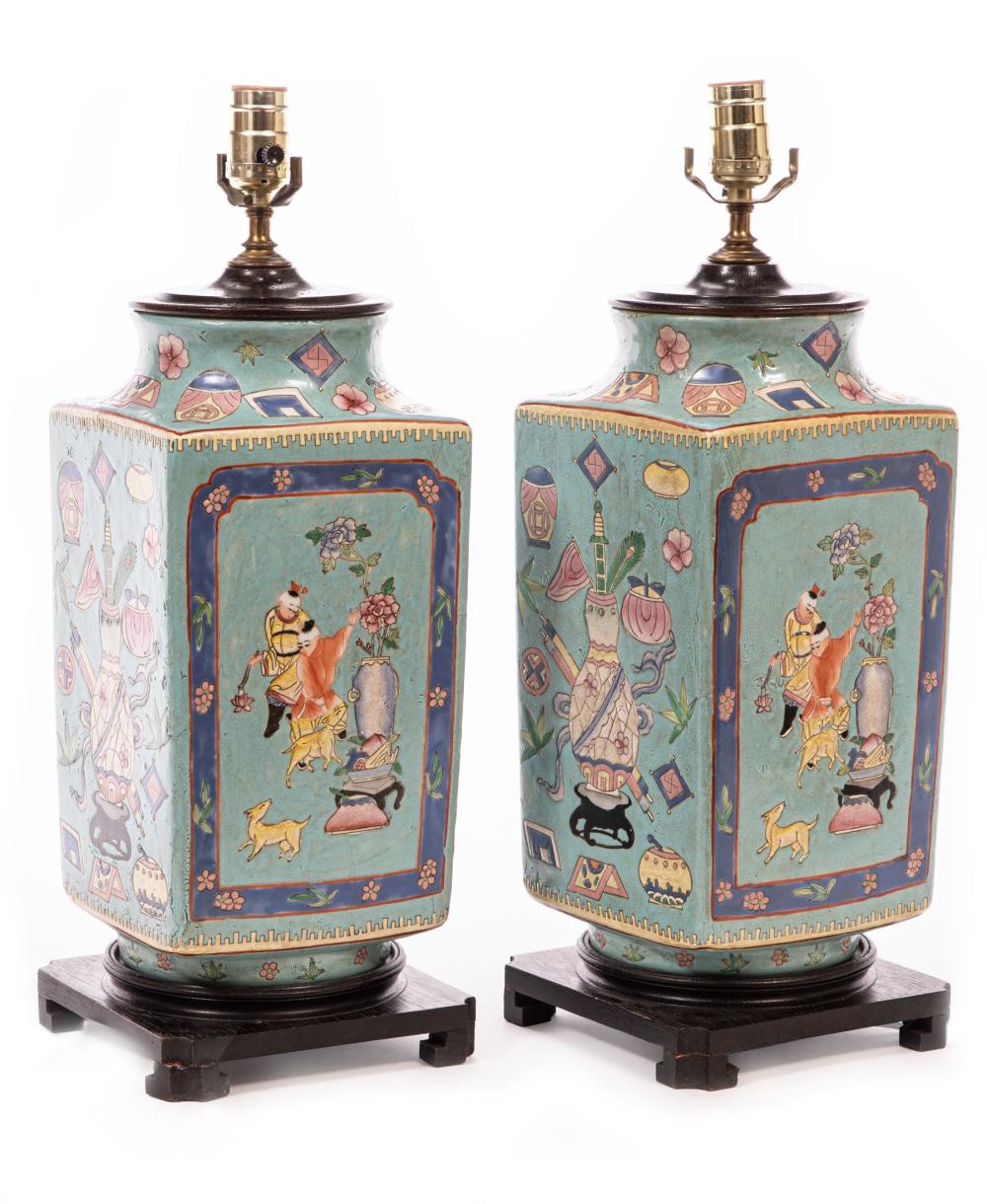 PAIR OF CHINESE FAMILLE ROSE