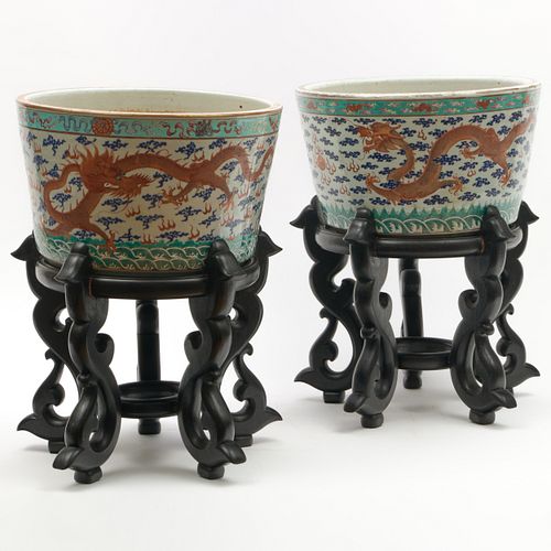 PAIR OF CHINESE FAMILLE ROSE