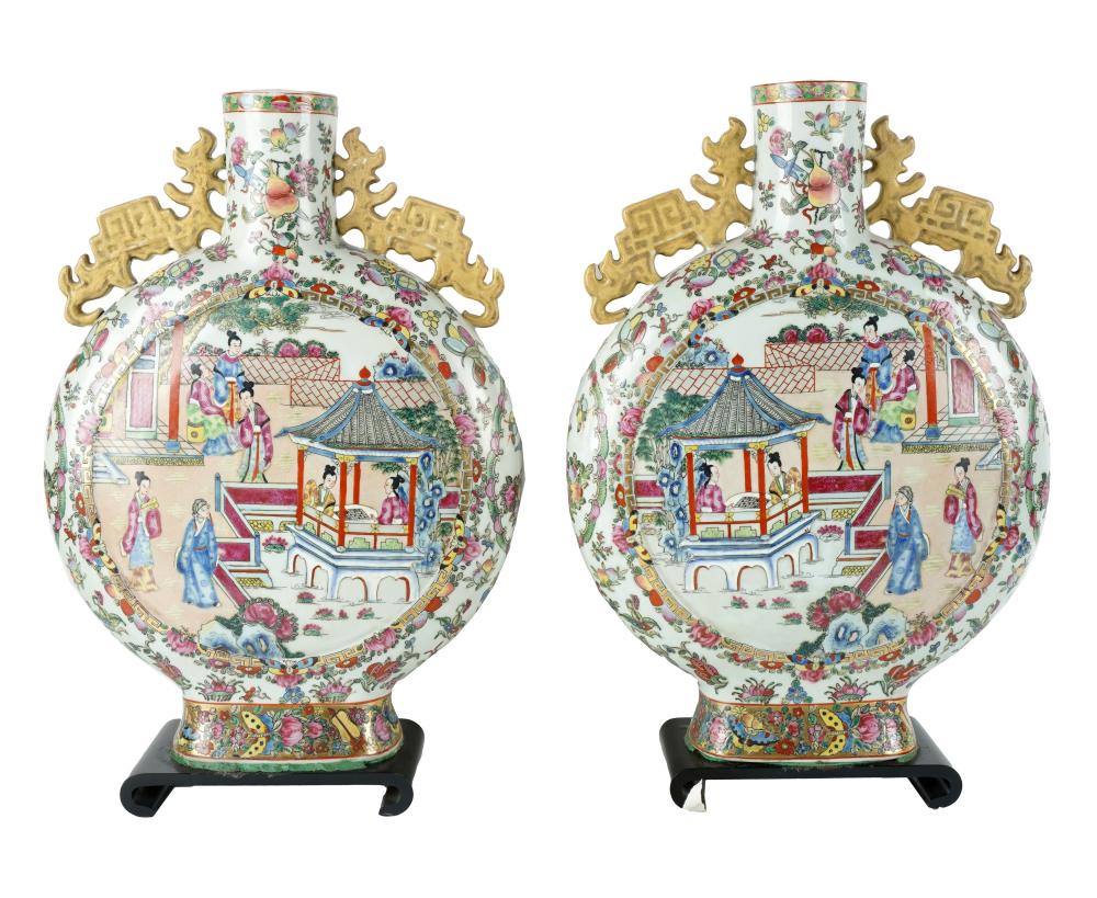 PAIR OF CHINESE FAMILLE ROSE
