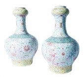 PAIR OF CHINESE 'FAMILLE ROSE'
