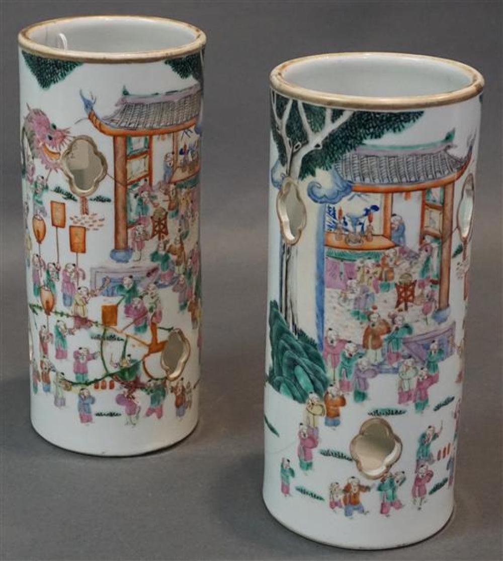 PAIR OF CHINESE 'FAMILLE ROSE'