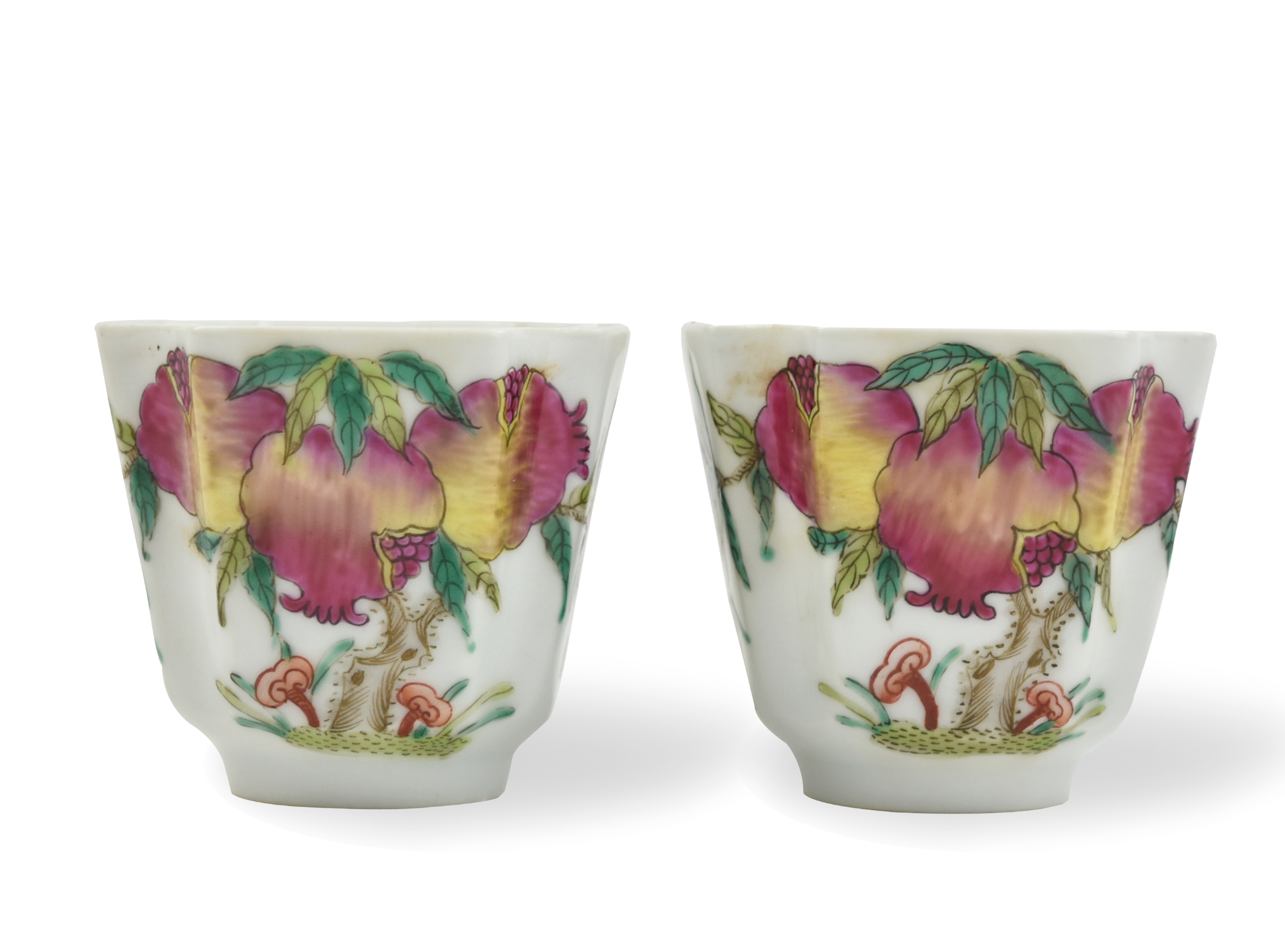 PAIR OF CHINESE FAMILLE ROSE