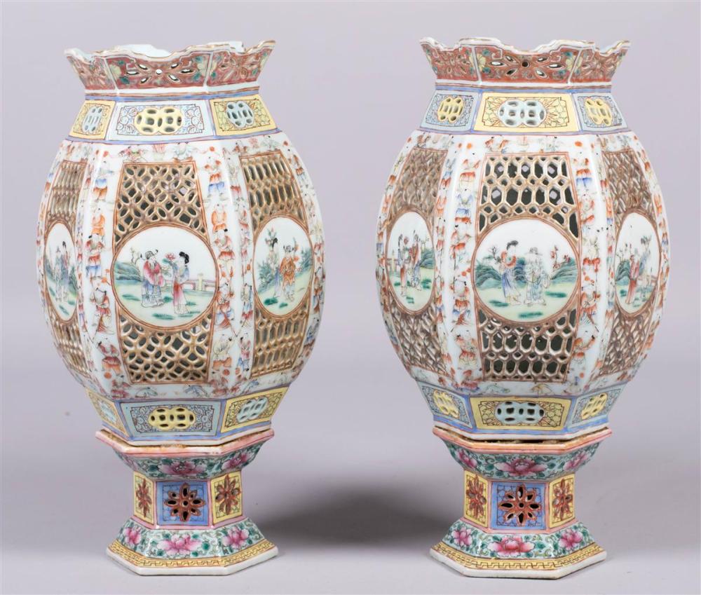 PAIR OF CHINESE FAMILLE ROSE
