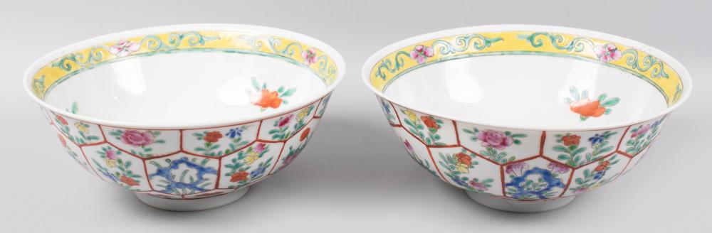 PAIR OF CHINESE FAMILLE ROSE BOWLS,