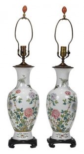 PAIR OF CHINESE FAMILLE ROSE P