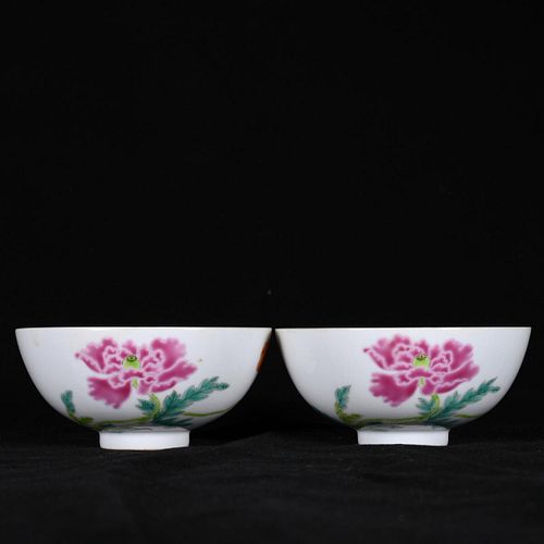 PAIR OF CHINESE FAMILLE ROSE