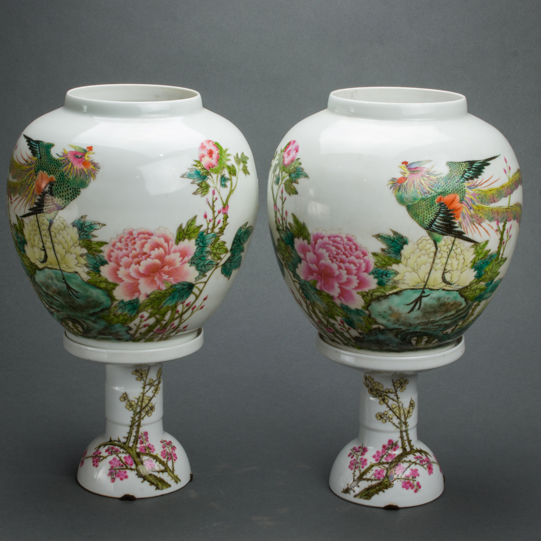 PAIR OF CHINESE FAMILLE ROSE