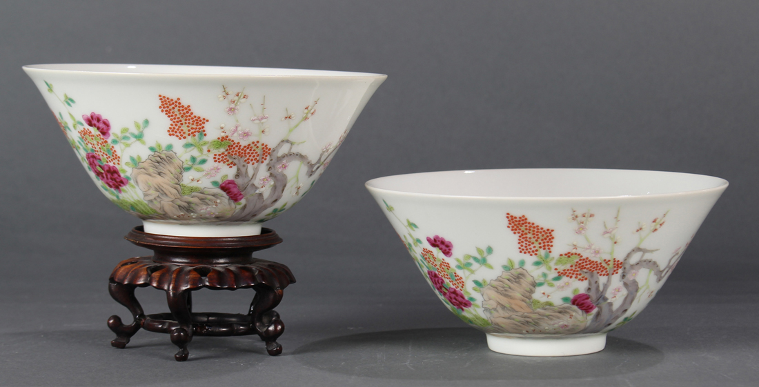 PAIR OF CHINESE FAMILLE ROSE 'THREE
