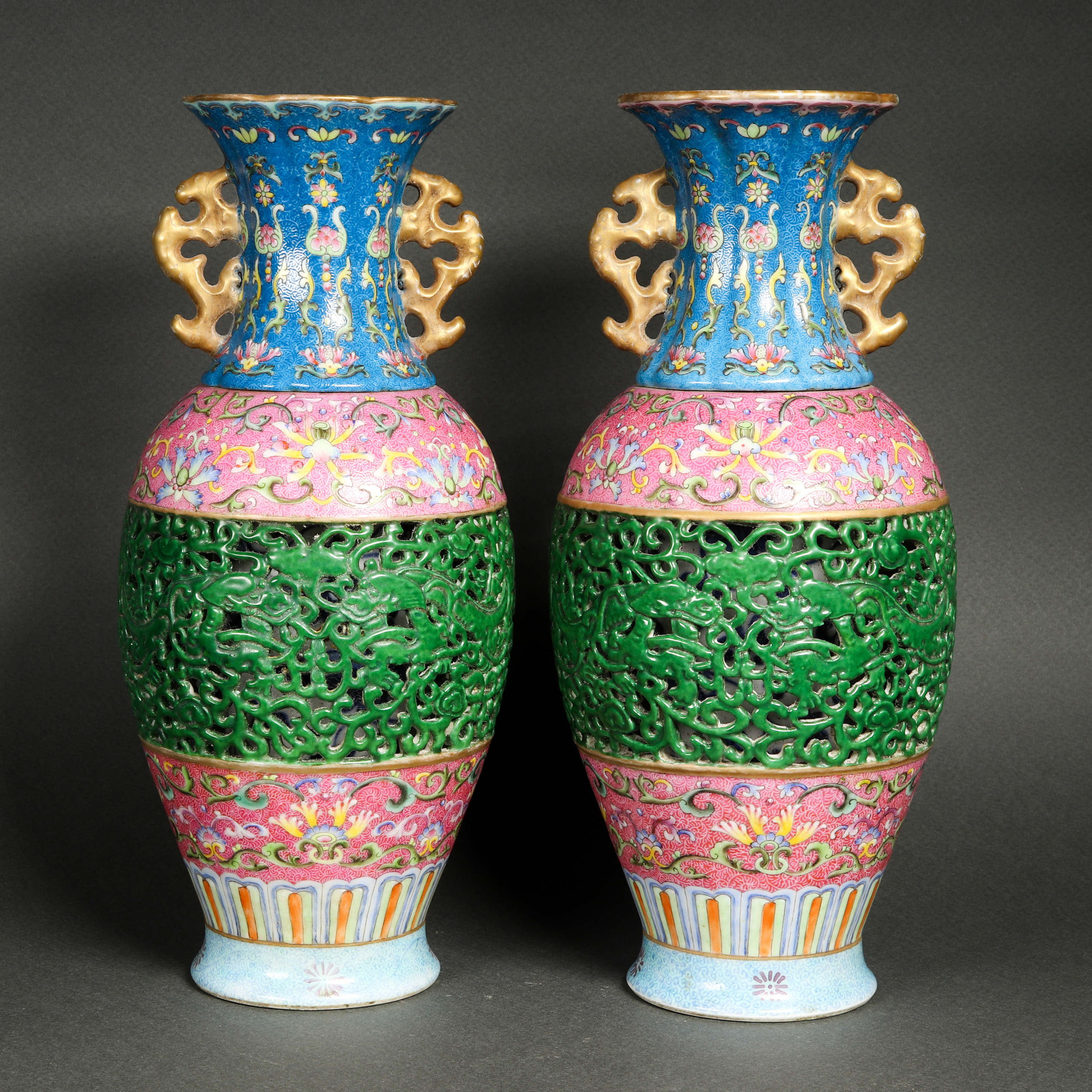 PAIR OF CHINESE FAMILLE ROSE