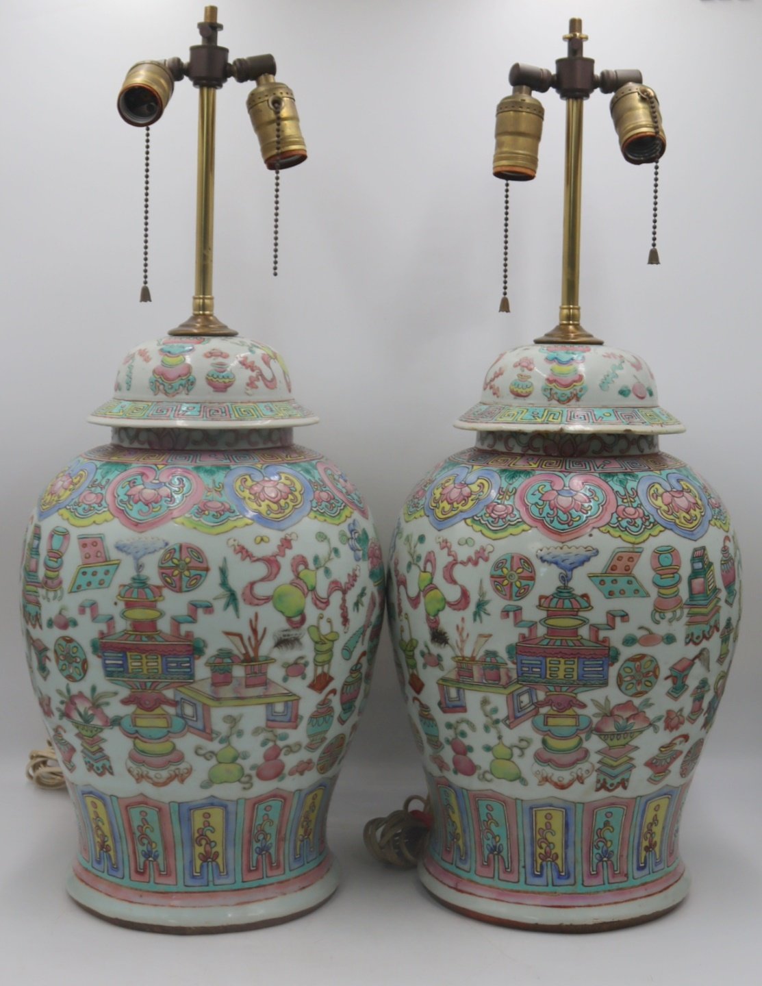 PAIR OF CHINESE FAMILLE ROSE LIDDED