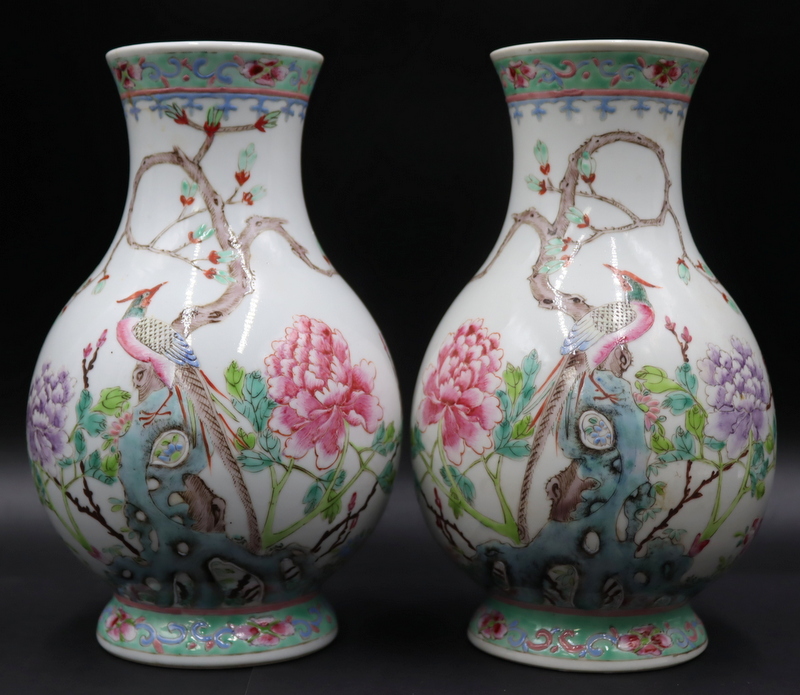 PAIR OF CHINESE FAMILLE ROSE 'BIRDS
