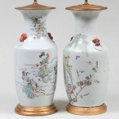 PAIR OF CHINESE FAMILLE ROSE P