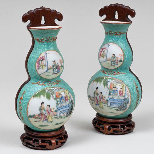 PAIR OF CHINESE FAMILLE ROSE