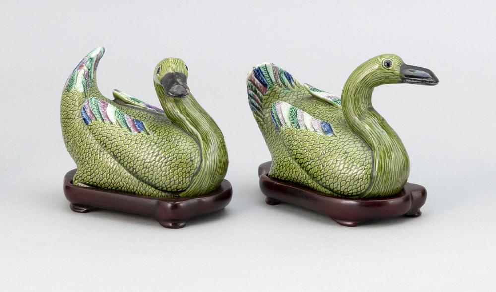 PAIR OF CHINESE FAMILLE VERTE