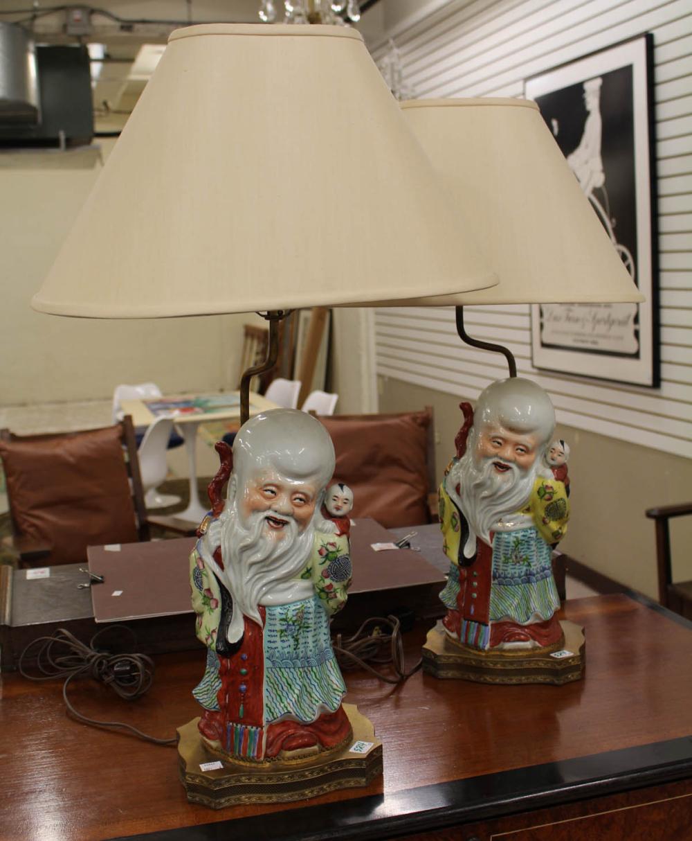 PAIR OF CHINESE FIGURAL PORCELAIN