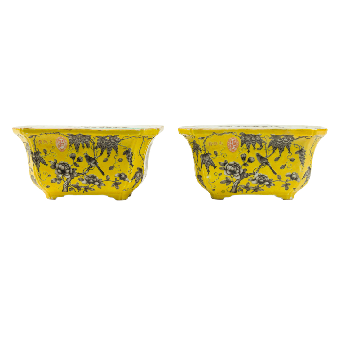 PAIR OF CHINESE GRISAILLE DECORATED