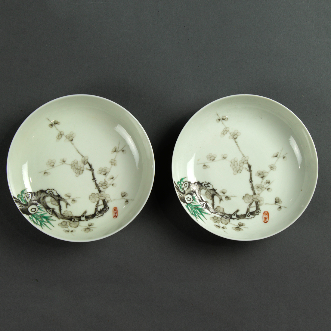 PAIR OF CHINESE GRISAILLE DECORATED